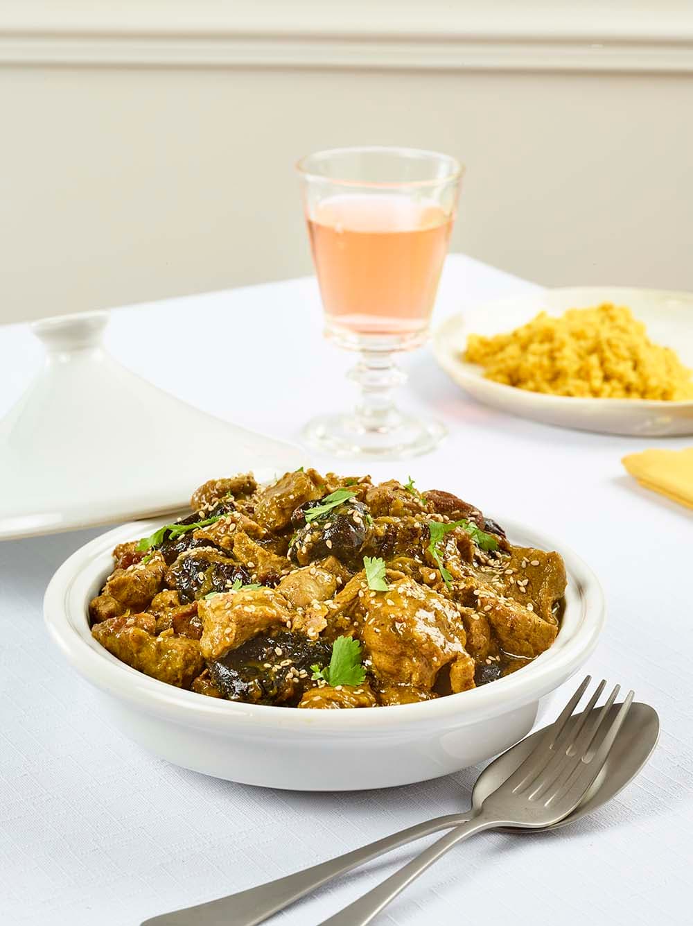 Ragoût d'agneau aux pruneaux et à la cannelle
